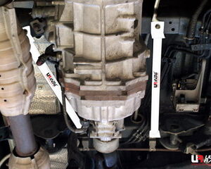 Toyota Hiace/H200 04+ UltraRacing 2x 2-Point Mid Lower Bars ML4-1367P 218196