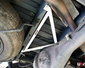 Toyota Hiace/H200 04+ UltraRacing 3-Point Rear Brace 1368 RL3-1368 218206