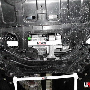 Kia Sportage 10+ 2.0 UltraRacing Front Lower Tiebar 1732 LA2-1732 219677