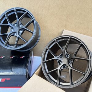 Zestaw felg do BMW 3 4 F30 F32 FF34 36 JR Wheels SL01 19′ 8,5/9,5 o idealnych parametrach od Raceline Polska